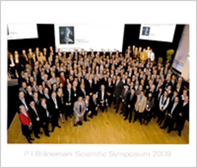 P-I Branemark Scientific Symposium 2009 이 심포지엄은 임플란트 전문의사 중 전세계에서 100명만 초대된다는 매우 권위 있는 회의입니다. 일본인은 모두 15명이 선정되었으며 10명은 대학교수, 개원의사는 5명 뿐이었습니다. 스웨덴 예테보리에서 3일간 개최되었습니다. 
