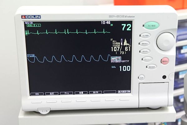 心電図・酸素飽和度・心拍数などを計測